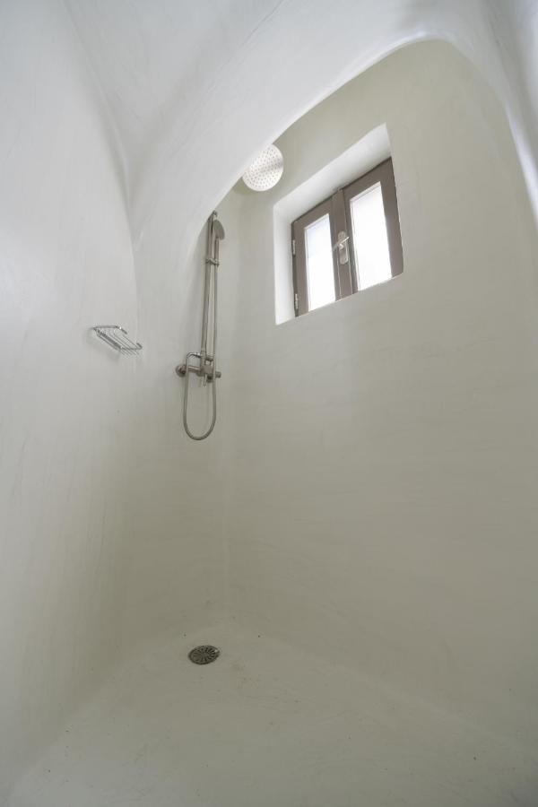 Astrea Suites "Ostria Cave Villa-Outdoor Jacuzzi" Oia  Exterior foto