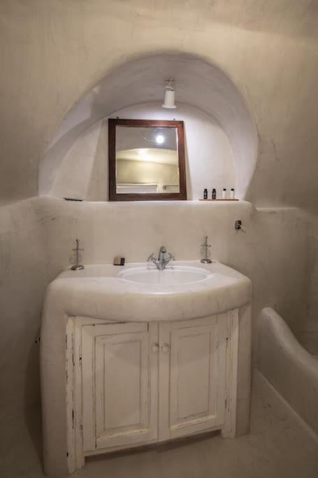 Astrea Suites "Ostria Cave Villa-Outdoor Jacuzzi" Oia  Exterior foto