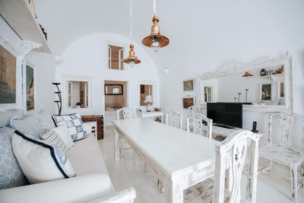 Astrea Suites "Ostria Cave Villa-Outdoor Jacuzzi" Oia  Exterior foto