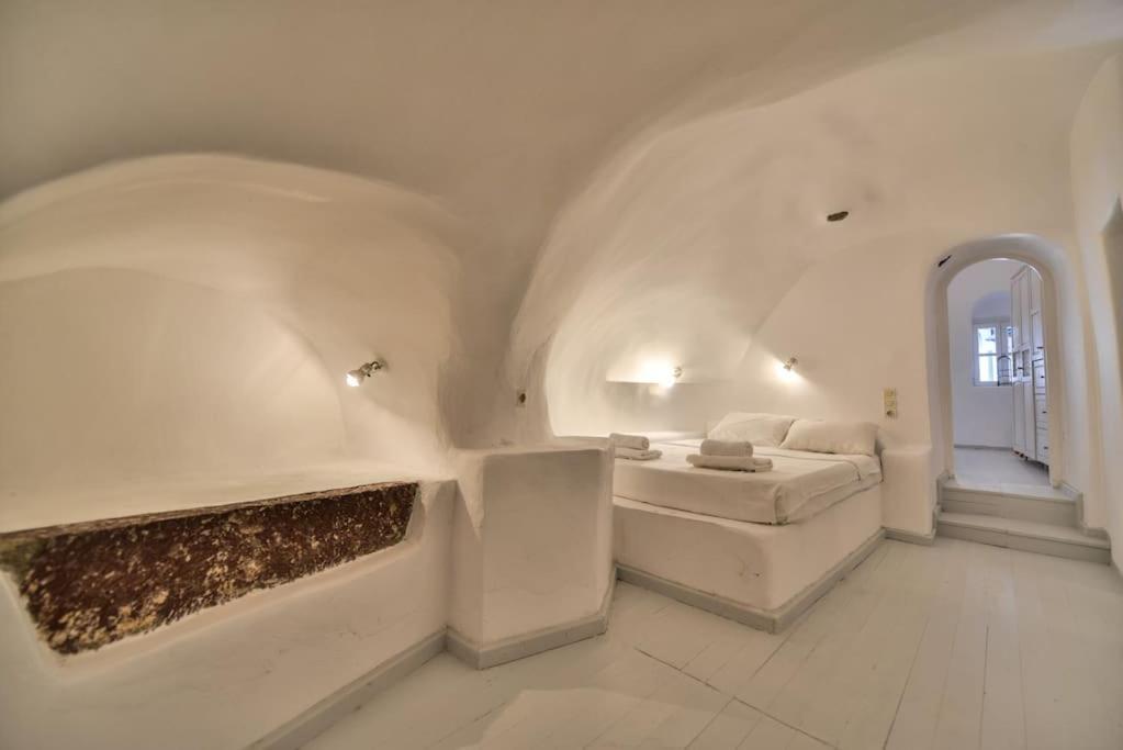 Astrea Suites "Ostria Cave Villa-Outdoor Jacuzzi" Oia  Exterior foto
